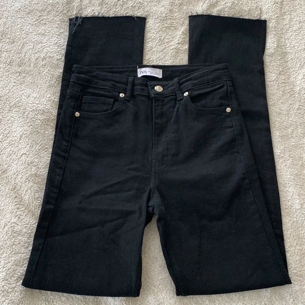 🌸Zara | High Rise Jeans - Picture 2 of 5